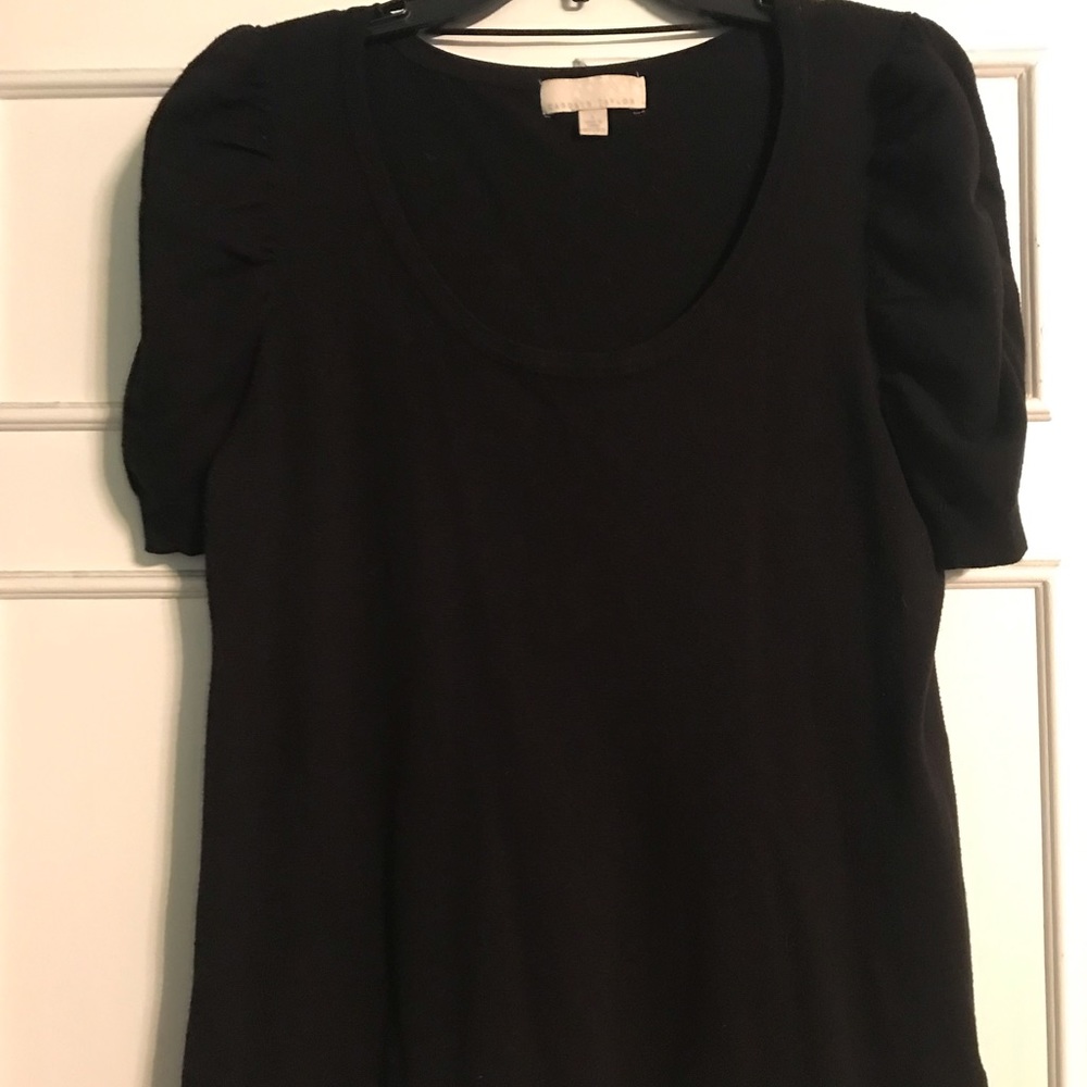 Carolyn Taylor Size L black Top with ruched sleeve